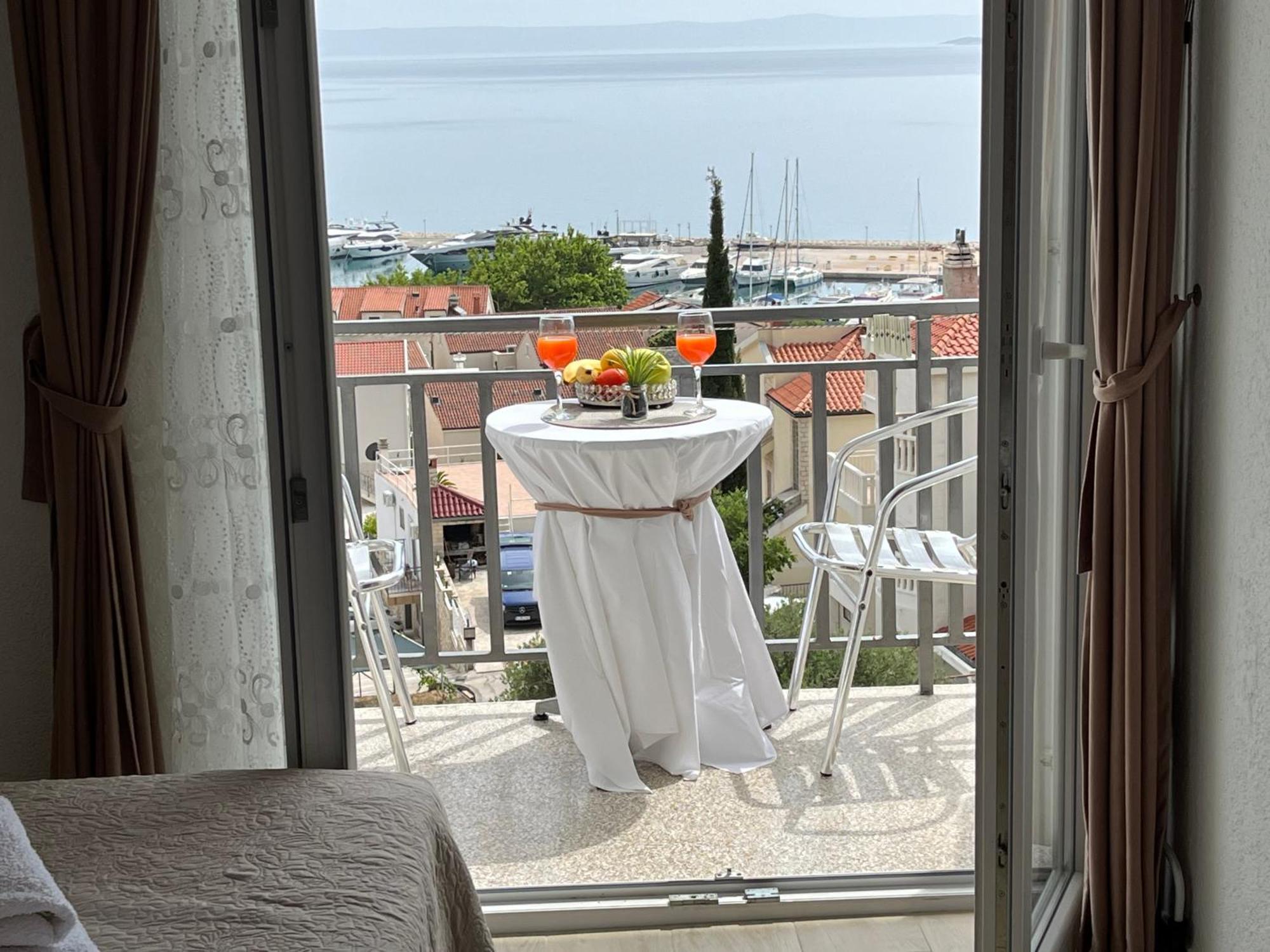 Apartments Irma Baška Voda エクステリア 写真