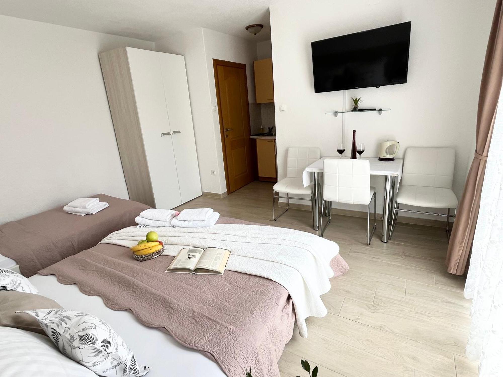 Apartments Irma Baška Voda エクステリア 写真