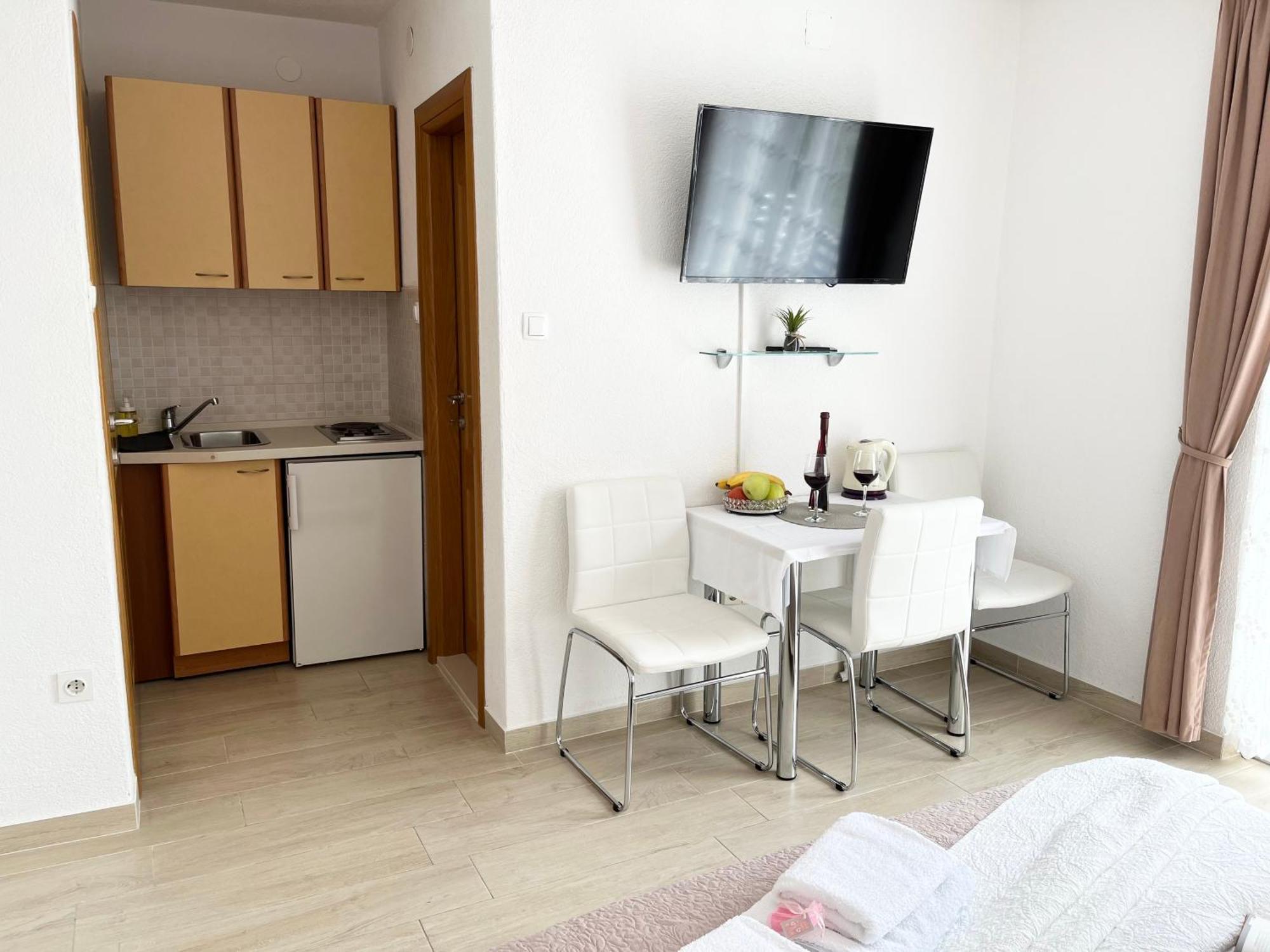 Apartments Irma Baška Voda エクステリア 写真