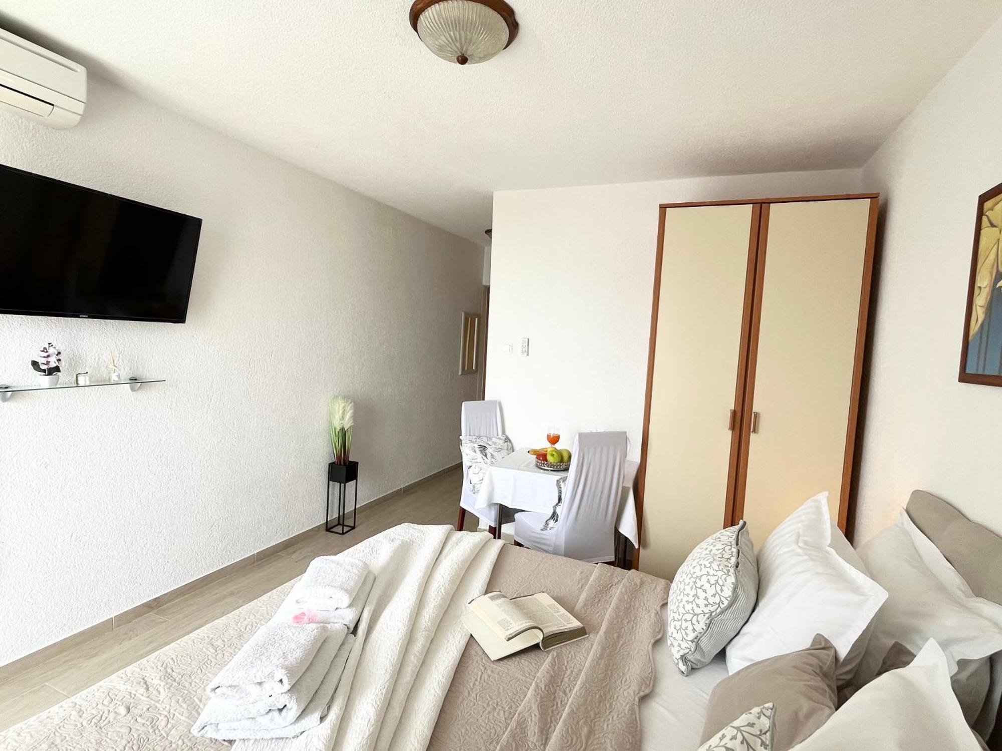 Apartments Irma Baška Voda エクステリア 写真